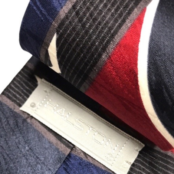 HALSTON Vintage Italian Silk Tie - Picture 5 of 6